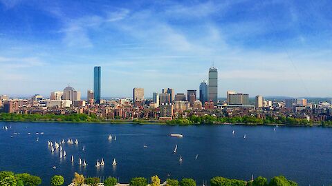 Luftansicht von Boston mit Charles River | © unsplash.com / Jacob Licht